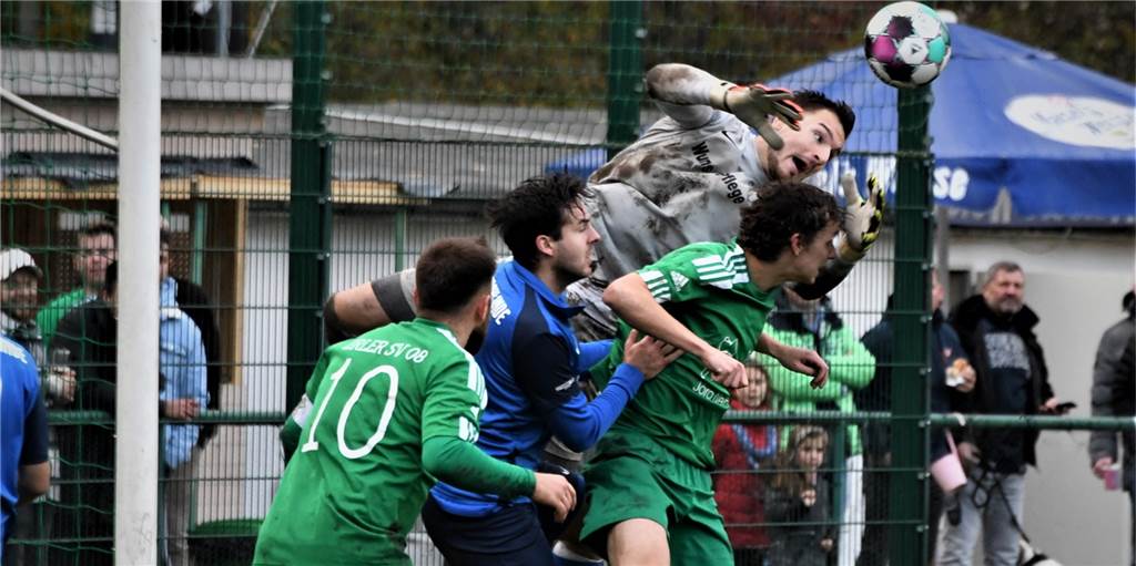 Sechs Spiele, über 100 Fotos - Impressionen vom elften Fußball-Spieltag zum Durchklicken Sechs Spiele, über 100 Fotos - Impressionen vom elften Fußball-Spieltag zum Durchklicken