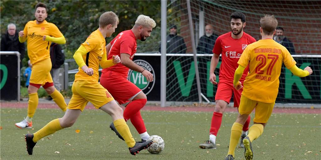 Knapp 100 Bilder vom Wochenende: Viel Action auf den Lüner Sportanlagen Die SG Gahmen (rote Trikots) konnte gegen die Dortmunder Löwen die Tabellenführung in der Kreisliga A verteidigen.