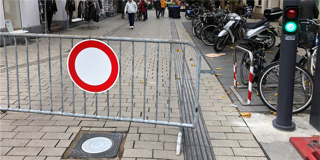 Neuer Poller mit Ampel an Fußgängerzone in Werne installiert - mit zwei Haken Gegen unberechtigten Verkehr in der Fußgängerzone: Der neue Poller wurde am Eingang der Fußgängerzone Bült/Markt in Werne installiert. Dabei gibt es jedoch noch zwei Haken.