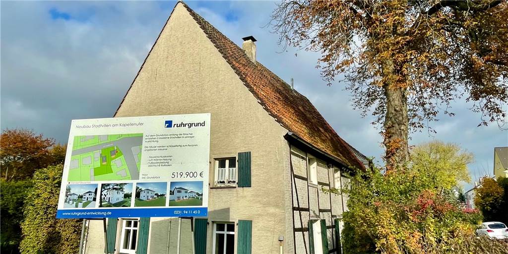 Weit über 200 Jahre alt soll das alte Fachwerkhaus sein, das zwei Neubauten weichen muss.