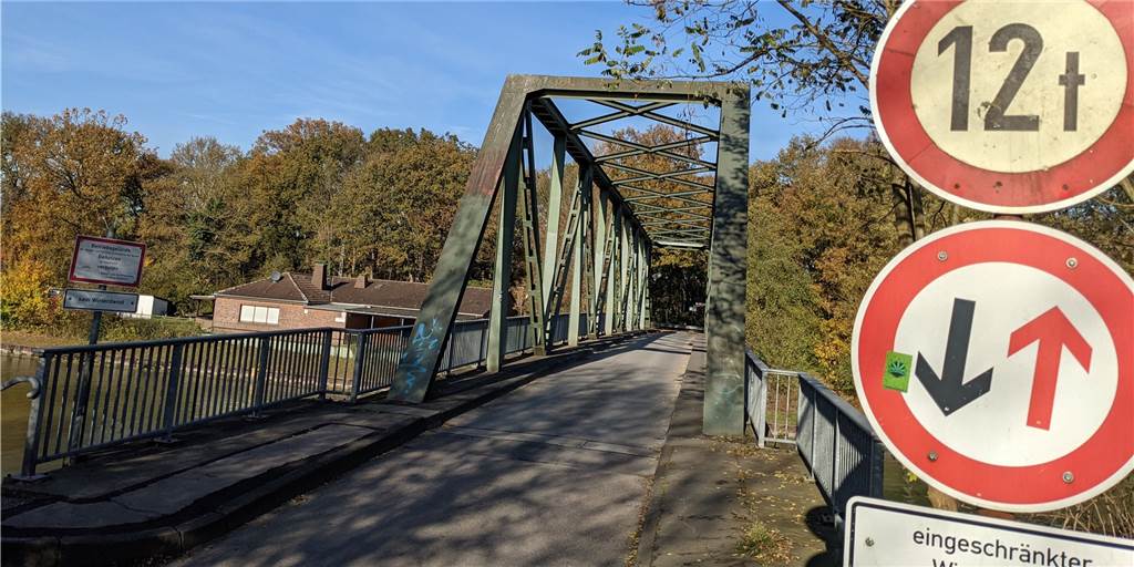 Neubau einer maroden Kanalbrücke in Dorsten verzögert sich weiter Die alte Östricher Brücke wird abgerissen, nachdem 350 Meter weiter westlich eine neue Kanalbrücke gebaut worden sein wird.
