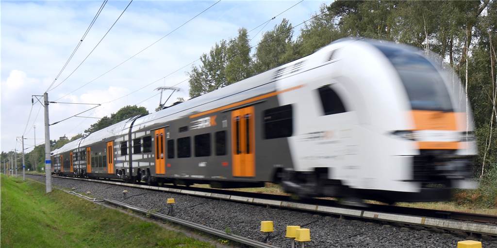 Mit dem RRX unterwegs zwischen Dortmund und Kamen. Am Dienstag gab es längere Wartezeiten und eine ehrliche Durchsage des Lokführers.