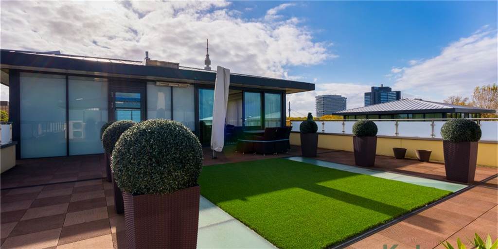 Dortmunds wohl teuerste Eigentumswohnung bietet reichlich Luxus Wer es sich leisten kann, kann diese Penthouse-Wohnung über den Dächern von Dortmund kaufen. Sie ist derzeit einzigartig auf dem Dortmunder Immobilienmarkt.