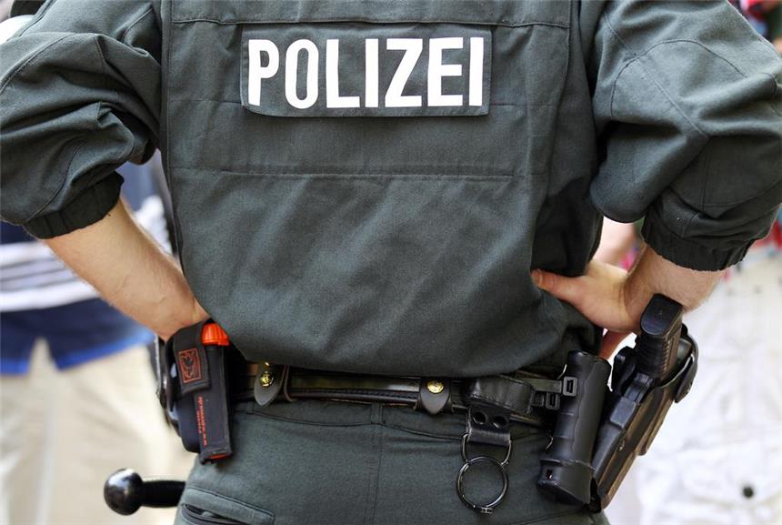 Lkw-Fahrer rammt Hausdach Lkw-Fahrer rammt Hausdach
