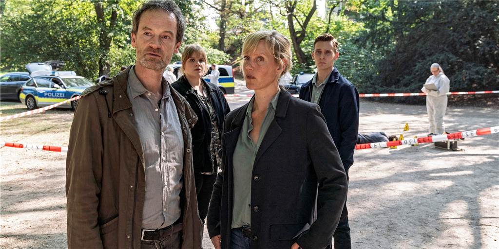 Ihren neuen Dortmund-Tatort "Masken" präsentieren Jörg Hartmann (l.) alias Kommissar Faber und einige Kolleginnen am 25.11. um 21 Uhr in der Cineworld.