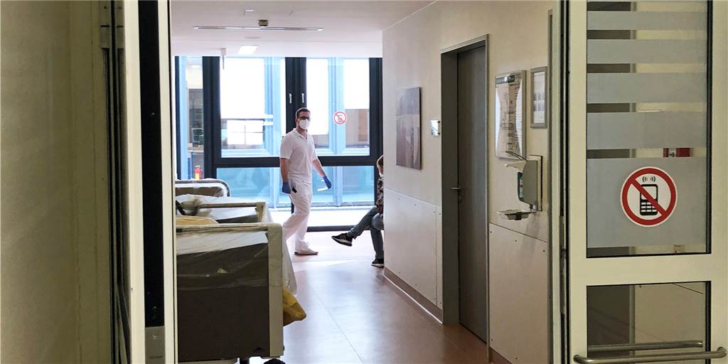 Zeitweise gibt es kein einziges freies Bett auf der EvK-Intensivstation Hier geht es in die Intensivstation des EvK Castrop-Rauxel.