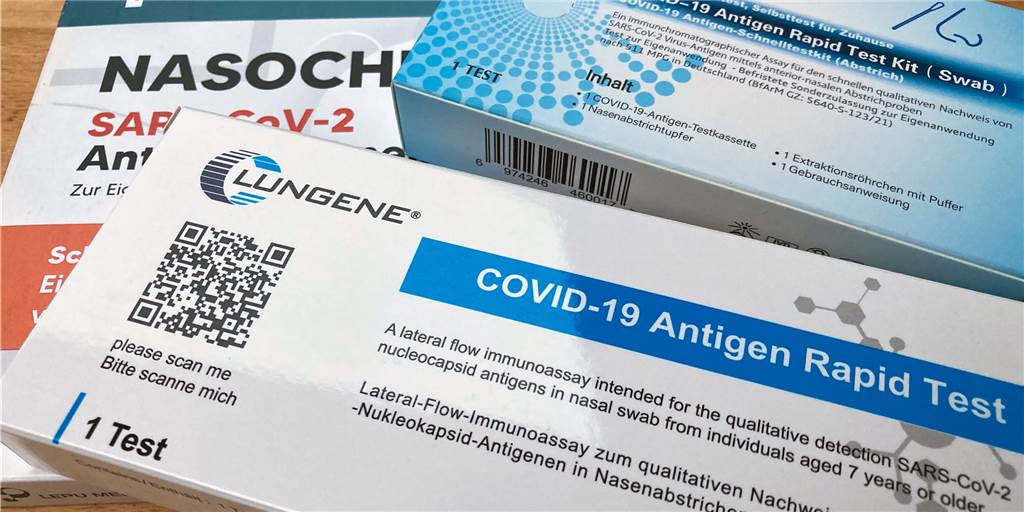 Drei verschiedene Corona-Selbsttests aus dem Dortmunder Einzelhandel.