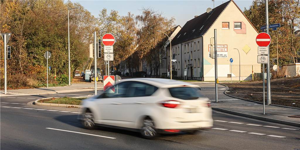 Streit um großen Umweg: „Wird immer Teil geben, der unzufrieden ist“ Nur noch Busse und Fahrräder dürfen an dieser Stelle abbiegen.