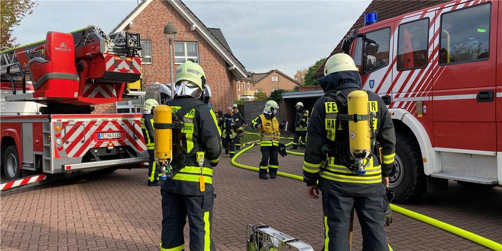 Nach Brand eines PV-Anlagen-Akkus in Haltern: „Kein alltäglicher Einsatz“ Die Halterner Feuerwehr hatte einen mehrstündigen Einsatz wegen eines Solaranlagen-Akkubrands.