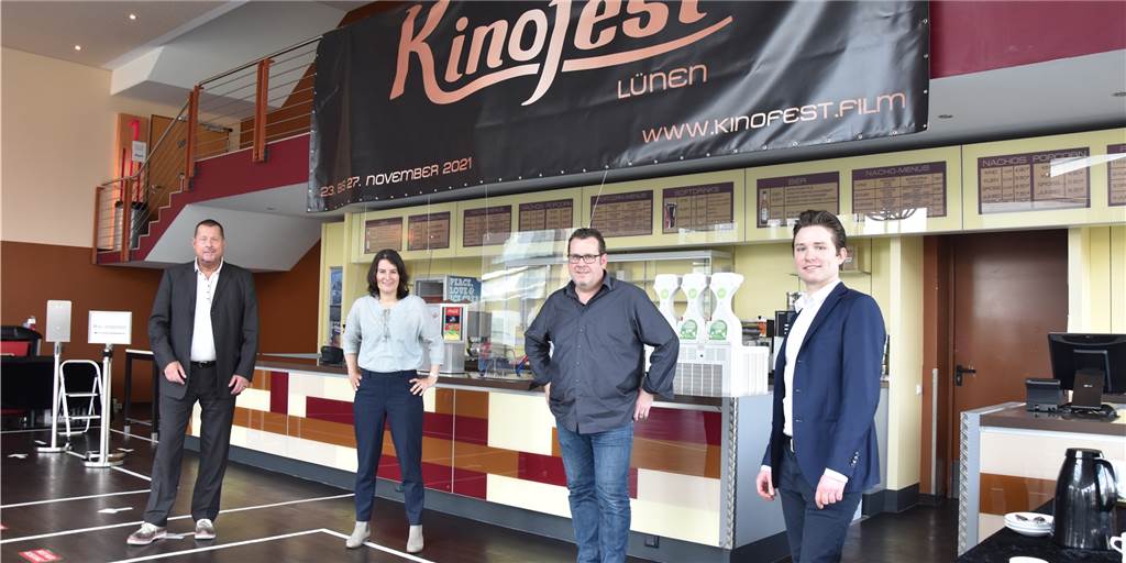 Kinofest: „Politik schiebt den schwarzen Peter den Unternehmen zu“ Die Organisatoren und Veranstalter des Kinofests, (v.l.) Meinolf Thies, Sonja Hofmann, Lutz Nennmann und Max Biela, betonen, wie sicher Kino im Vergleich zu dem meisten anderen Lebens- und Freizeitbereichen sei.
