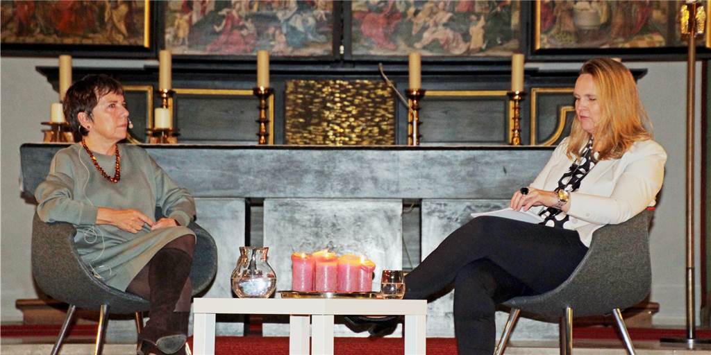 Margot Käßmann: Coronazeit mit Mut, Humor und Glauben bewältigen Ute Isferding (Kreis Borken, r.) befragte Margot Käßmann zu Themen, die auch die Biografie der evangelischen Theologin betrafen.