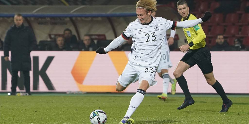 DFB-Rückkehr von Julian Brandt: Wieso der BVB davon profitieren kann DFB-Rückkehr von Julian Brandt: Wieso der BVB davon profitieren kann