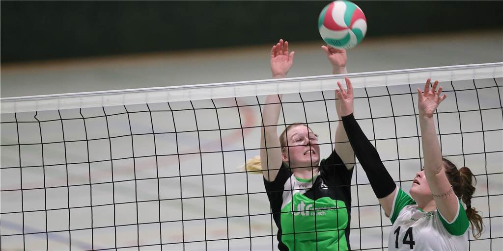 Trotz glatter Niederlage: SuS Olfen ist vor dem Derby zufrieden und zuversichtlich Maria Lütkenhaus (l.) und der SuS Olfen mussten eine Niederlage hinnehmen.