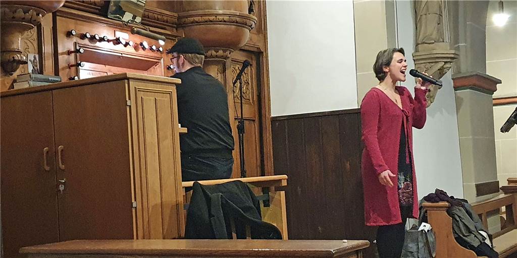 Jubel, Beifall und Pfiffe in der Benediktus-Kirche Herbern Starke Stimme. Sandra Batkowski bei ihrem umjubelten Auftritt in der Benediktus-Kirche Herbern.