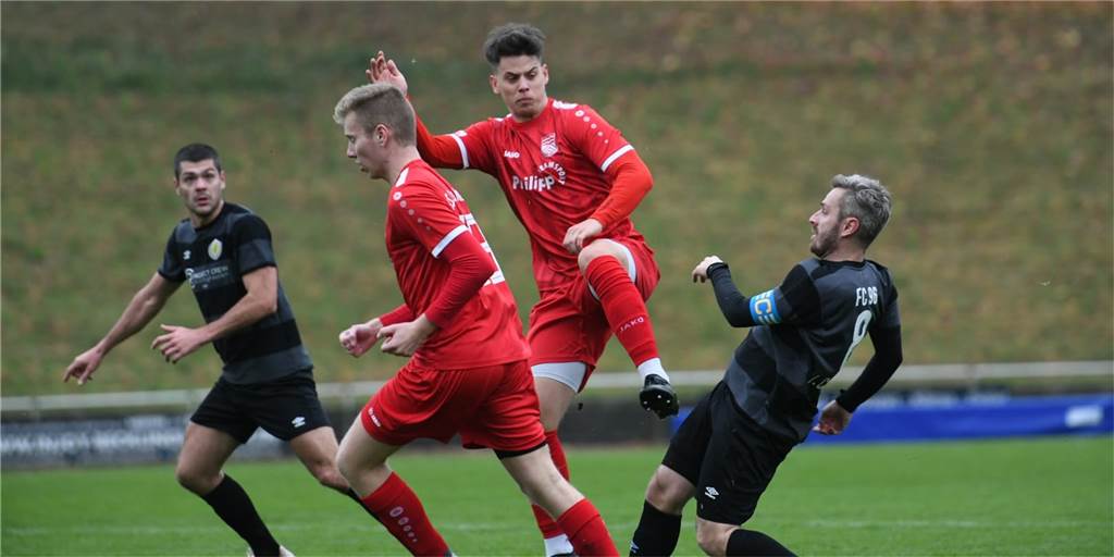 Rückkehr nach Pause: Ob Knoblich dauerhaft bei Flaesheim bleibt, ist aber noch ungewiss Maik Knoblich (2.v.r.) hatte im Sommer 2020 mit dem Fußballspielen aufgehört. Nun spielt er wieder für Concordia Flaesheim.