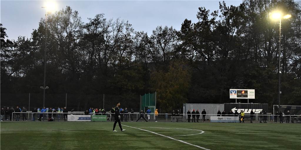Sechs Spiele, über 100 Fotos - Fußball-Impressionen des zwölften Spieltages zum Durchklicken Idyllische Atmosphäre beim Spiel des FC Frohlinde und Türkspor Dortmund.