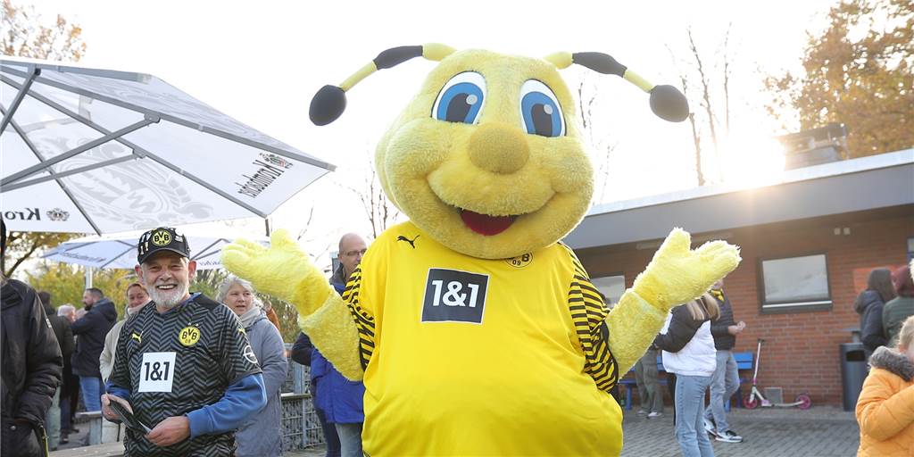 Auch BVB-Maskottchen Emma war am Sonntag in Südkirchen zu Gast.