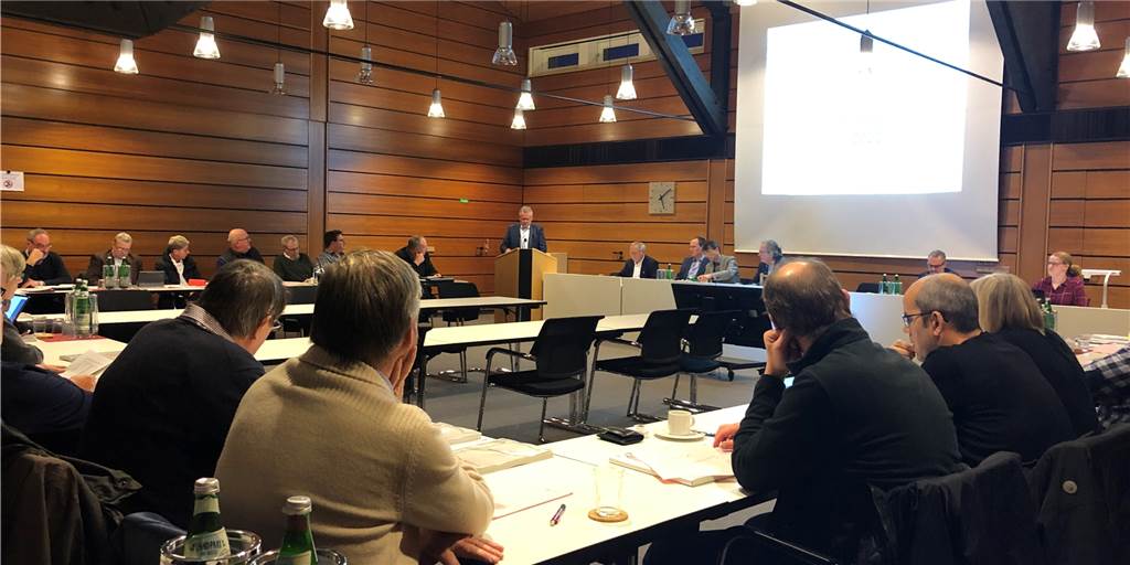 Gerüchteküche: Ansiedlung einer Drogerie in Raesfeld? Im Raesfelder Rat antwortete Bürgermeister Martin Tesing auf Nachfragen von Thorsten Hansen.