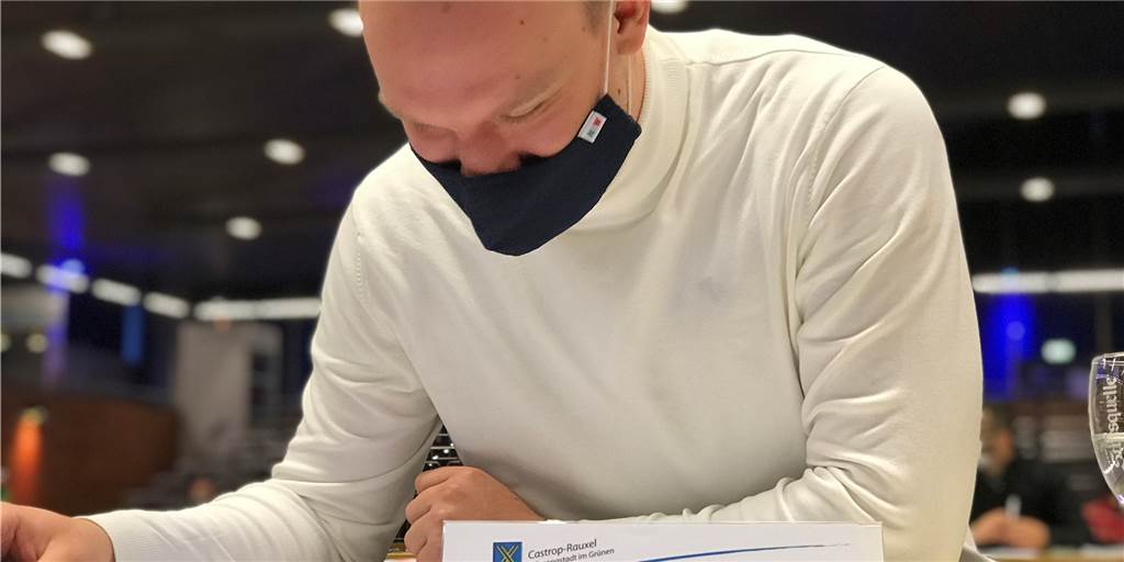 Jonas Ehm müsste als Stellvertreter seine erste Ausschusssitzung leiten Jonas Ehm im Dezember 2020 bei seiner ersten Ratssitzung. Der CDU-Neuling ist Stellvertreter von Notburga Henke im Umweltausschuss. Leitet er seine erste Sitzung?