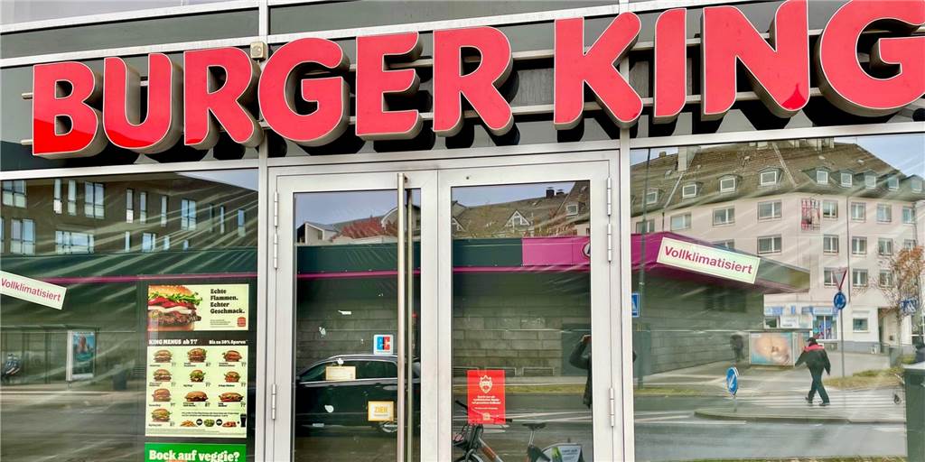 „Wohlüberlegt“: Burger King am Hörder Bahnhof dauerhaft geschlossen Kein Hinweisschild, die großen Fenster abgehängt: Jetzt sagt der Burger King-Konzern, wie es mit dieser Filiale im Dortmunder Süden weitergeht.