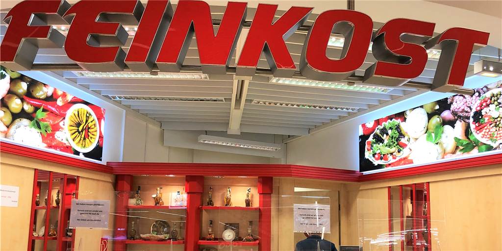 Real ist jetzt Kaufland: „Viele neue Kunden“ im Dortmunder Indupark Seit dem Real-Kaufland-Wechsel hat Feinkost Haddau (der Inhaber wollte partout nicht aufs Foto) enorme Umsatzeinbußen.