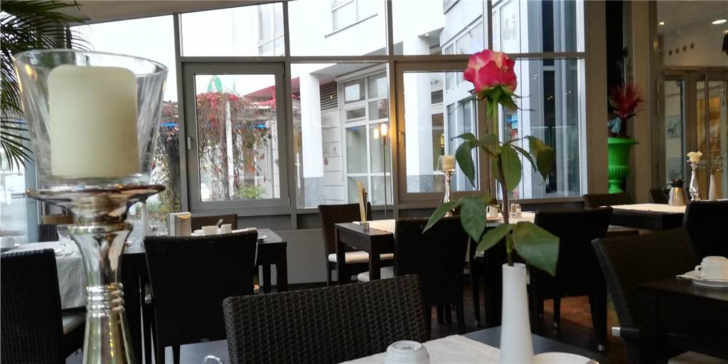 2G-Regel in Lüner Restaurants: Erste Feiern wurden schon abgesagt Unterschiedlich bewerten Gastronomen in Lünen die neue 2G-Regel. Einige stehen ihr positiv gegenüber, auch wenn sie mit Sorge in die Zukunft schauen.
