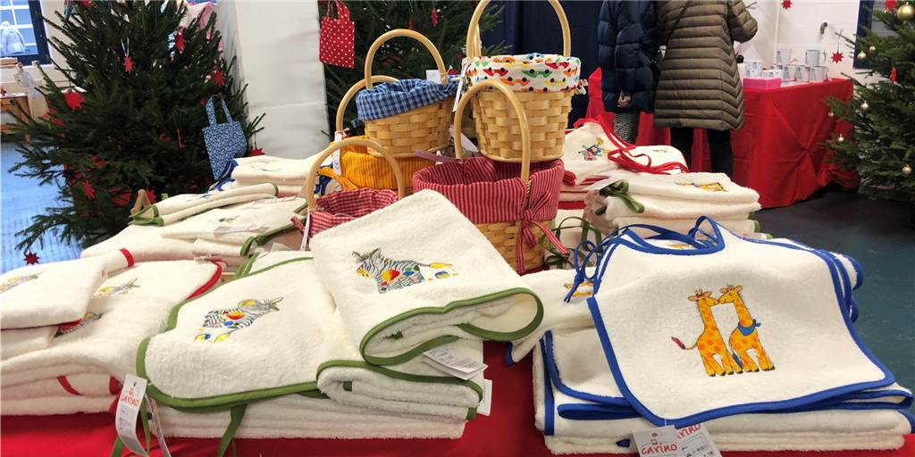 „Wunderwerke“-Adventsbasar der Caritas-Werkstatt eröffnet trotz Corona Liebevoll geschaffen, gestaltet und auf dem Adventsbasar präsentiert. Was die Beschäftigten der Caritas-Werkstatt geschaffen haben, ist bei den Besuchern des Adventsbasars sehr beliebt.