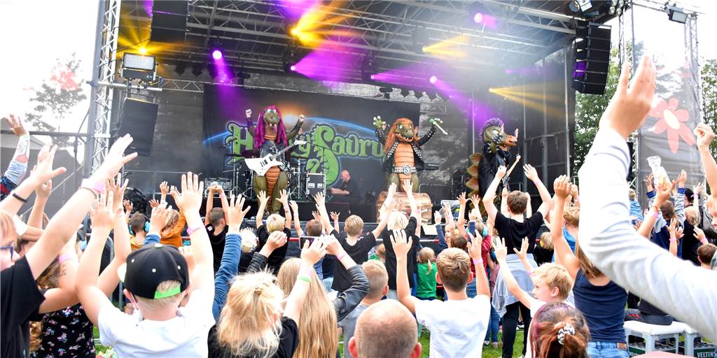 15.000 Euro: Stadt will Festival im Aquahaus dauerhaft unterstützen Der Familientag beim vergangenen Mammamia-Festival mit der Band Heavysaurus war sehr gut gelaufen. Die Stadt möchte die Kooperation mit der Musikerinitiative Ahaus auf dauerhafte Füße stellen. 15.000 Euro sollen dafür fließen.
