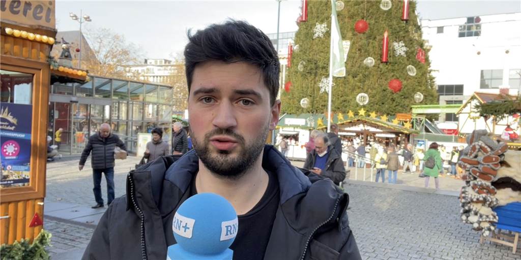 Weihnachtsmarkt 2021 ist eröffnet – Die ersten Eindrücke im Video Der Weihnachtsmarkt 2021 ist eröffnet. Wir haben einen Rundgang gemacht.