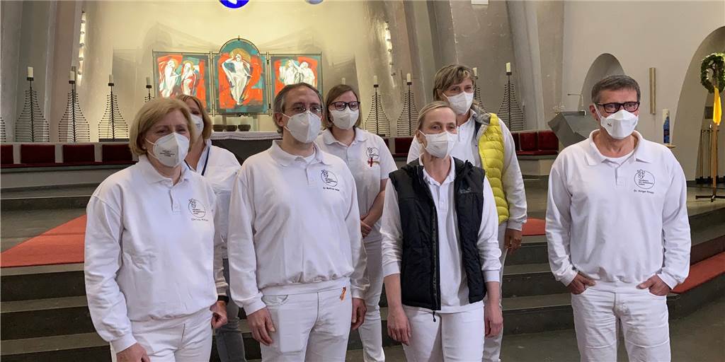 Booster-Alarm nach Stiko-Entscheid: Andrang an Impfkirche könnte groß werden Das Team der Gemeinschaftspraxis am Ickerner Marktplatz vor dem Start der ersten Impfaktion in St. Antonius im Frühsommer. Nun macht die Impfkirche wieder auf, allerdings nur zum Boostern.