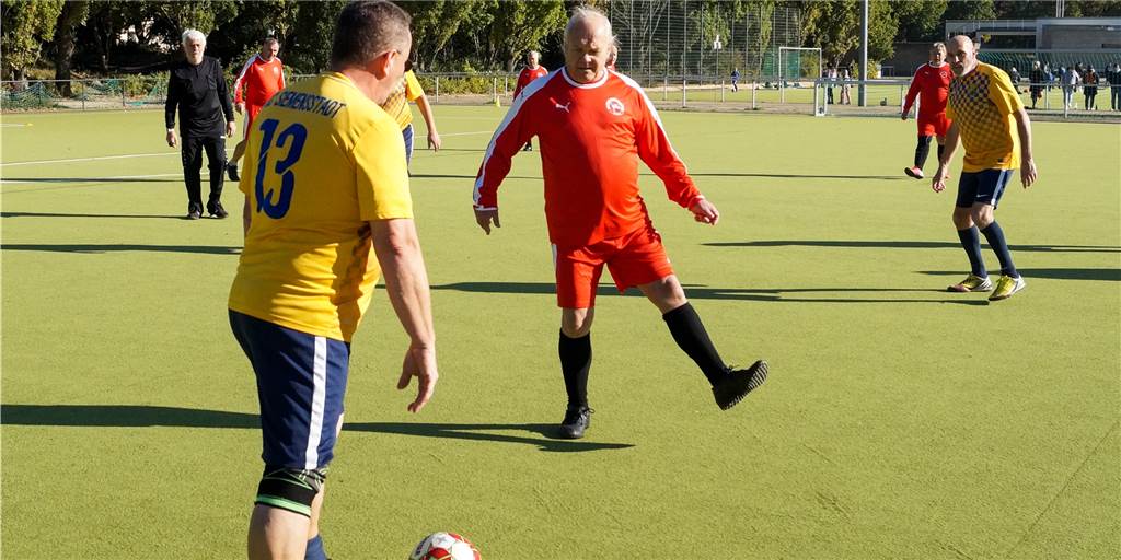 Walking Football: Fitnesssportart nicht nur für „Altherrenfußballer“ Beim Walking Football ist Sprinten verboten.