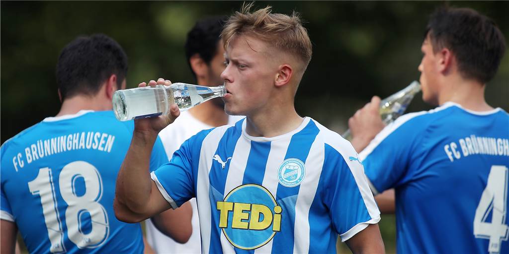 Immer mehr Spieler verlängern beim FC Brünninghausen, aber was ist mit Jonas Telschow? Bleibt er oder geht er? Jonas Telschows Zukunft beim FC Brünninghausen ist noch ungewiss.