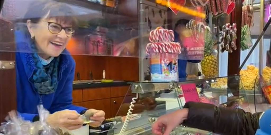 Weihnachtsmarkt-Start: „Ich bin positiv gestimmt, das wird heute was“ Nadine Küchenmeister hat an ihrem Süßwarenstand auf dem Lüner Weihnachtsmarkt am Donnerstagmittag überwiegend Popcorn verkauft.
