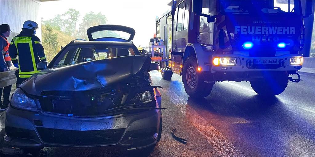 Schwerer Unfall auf der A 31 nach Überholmanöver Schwerer Unfall auf der A 31 nach Überholmanöver
