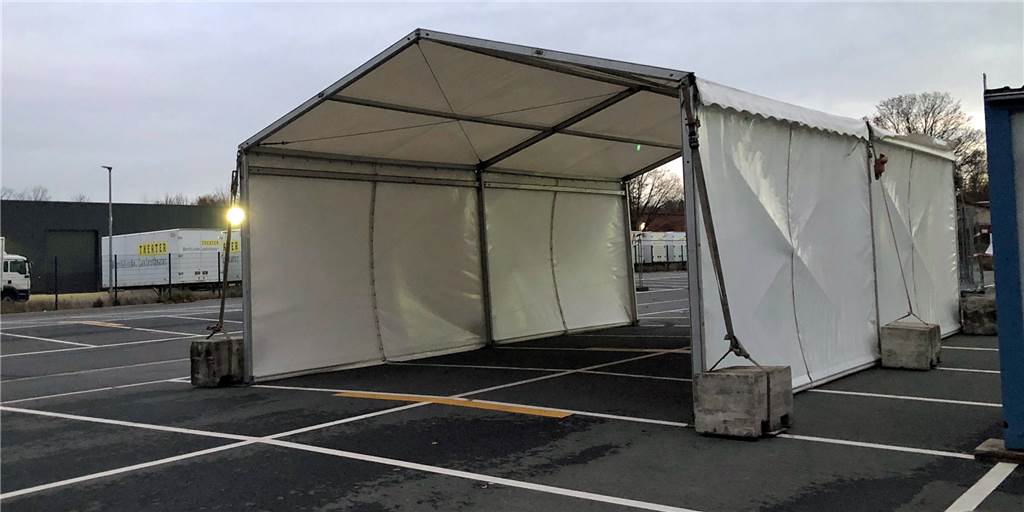 Stadt baut das Corona-Testzentrum am Stadtmittelpunkt wieder auf Das Testzentrum am Stadtmittelpunkt wird wieder geöffnet. Am Donnerstag standen schon Container und ein Zelt.