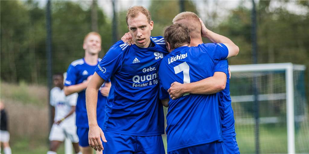Urgesteine übernehmen beim SV Südkirchen: „War die einfachste und sinnvollste Lösung“ Bis Michael Luppus aus der Corona-Quarantäne kommt, ist Moritz Schulte (l.) Trainer beim SV Südkirchen.