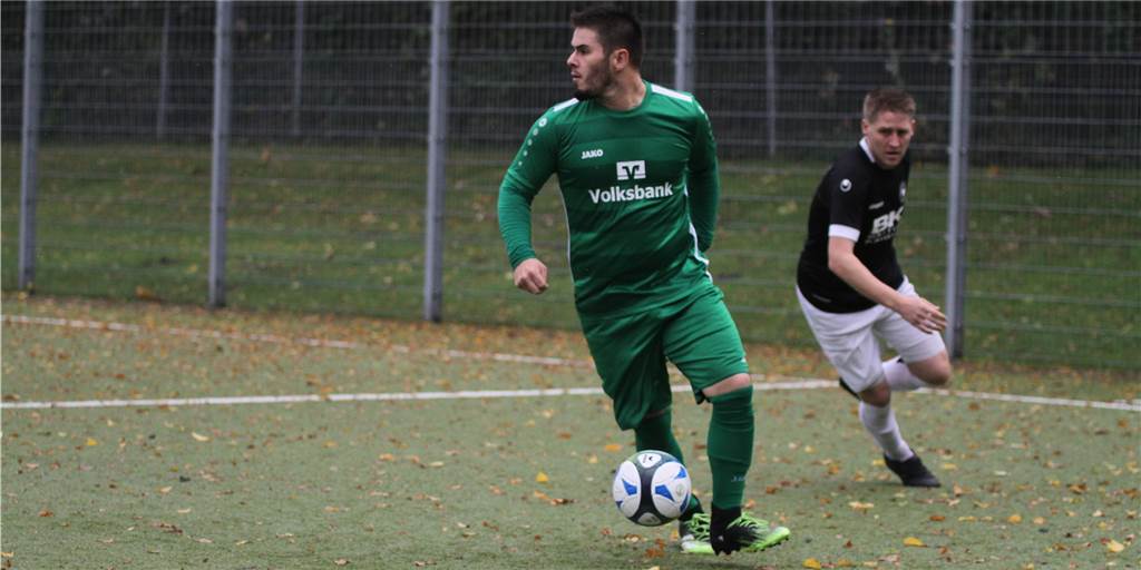 „Schon nen wilder Haufen“ - Daniel Berger ist plötzlich einer der Oldies beim SuS Olfen Daniel Berger (l.) ist absoluter Führungsspieler beim SuS Olfen.