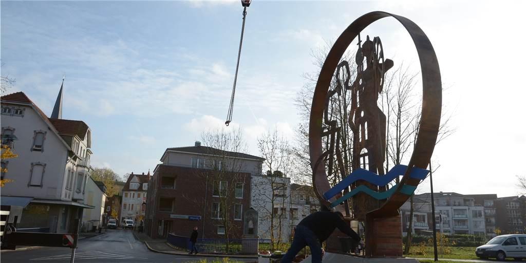 Schön oder sch....? Was sagen Sie zur Skulptur am Kreisel in Werne? Die Skulptur am Kreisverkehr in Werne sorgt schon vor der offiziellen Einweihung für ordentlich Diskussionsstoff bei den Bürgern. Wie finden Sie selbst das Kunstwerk?