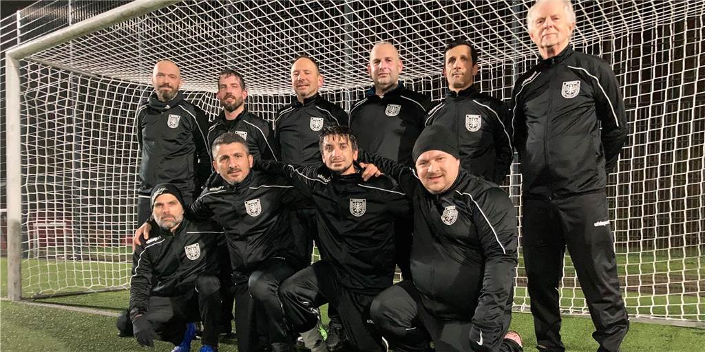 Video: Wie kann man Fußball spielen, wenn man gehörlos ist? Ein Teil der Mannschaft des GTSV Dortmund - im August gewann man den Deutschen Meistertitel im Ü40-Bereich.