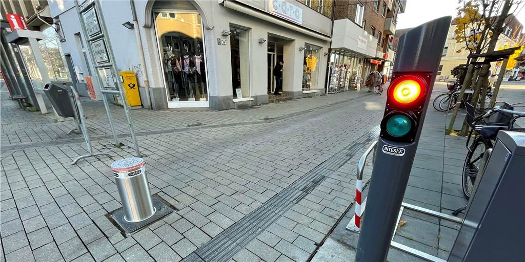 Poller am Markt ist in Betrieb: Gibt‘s wirklich kein Durchkommen mehr? Der neue Poller ist in Betrieb und versperrt am Montag, 22. November, die Zufahrt zur Fußgängerstraße vom Bült aus. Aber gibt es hier dank der neuen Technik jetzt wirklich kein Durchkommen mehr?