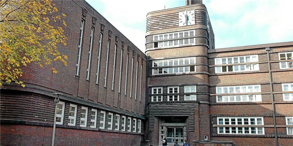 Enge am Lüner Stein-Gymnasium: So viel Fläche sollte jeder Schüler haben Das Freiherr-vom-Stein-Gymnasium in Lünen braucht mehr Raum. Sowohl innen als auch außen.
