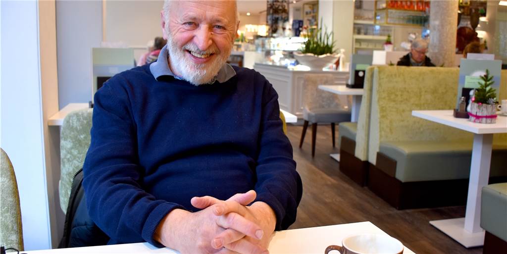 Josef Korthues (71) ist nach 50 Jahren Kirchendienst noch gut gelaunt Josef Korthues (71) feiert am 28. November sein Goldenes Dienstjubiläum: Seit 1971 ist er an unterschiedlichen Positionen für die katholische Kirche tätig, seit 1981 in Ahaus und seit 2013 im Ruhestand – eigentlich.