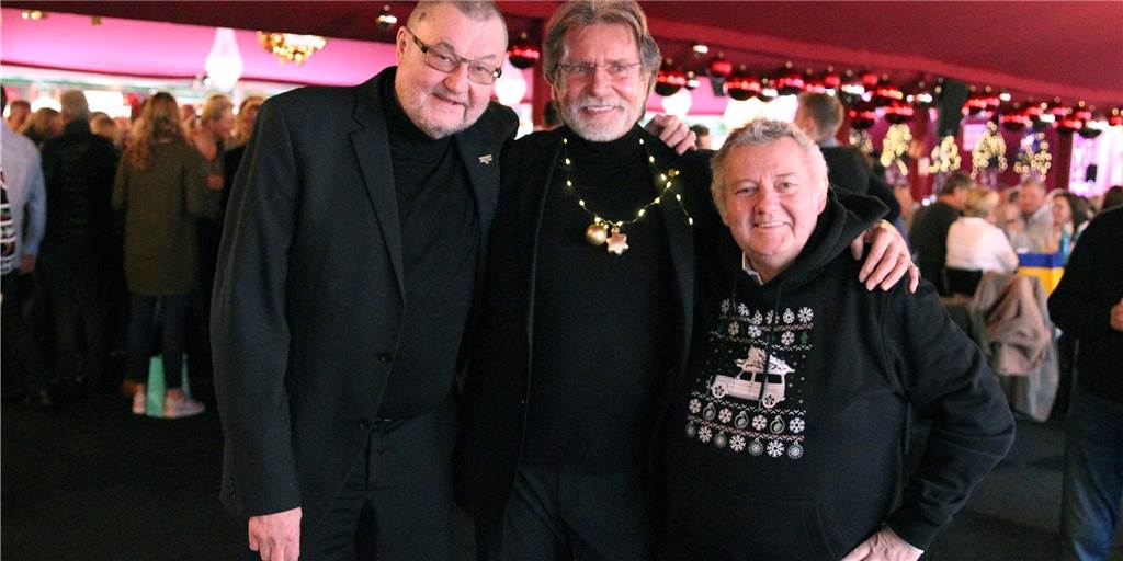Umsatzeinbußen und Pandemie-Panik: Das Castroper Adventszelt leidet Das Adventszelt 2019 mit dem Macher-Trio Volker Castrup, Friedel Mowka und Bubi Leuthold (r.). 2021 findet Ab ins Zelt nach der Pandemie-Pause 2020 wieder statt.
