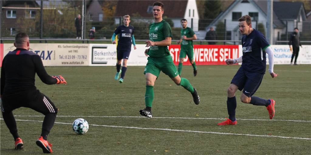 „Erstmal noch ein Jahr“: Christian Voßschmidt verlängert beim PSV Bork – brauchte aber Bedenkzeit Christian Voßschmidt (r.) hängt beim PSV Bork noch ein Jahr dran.