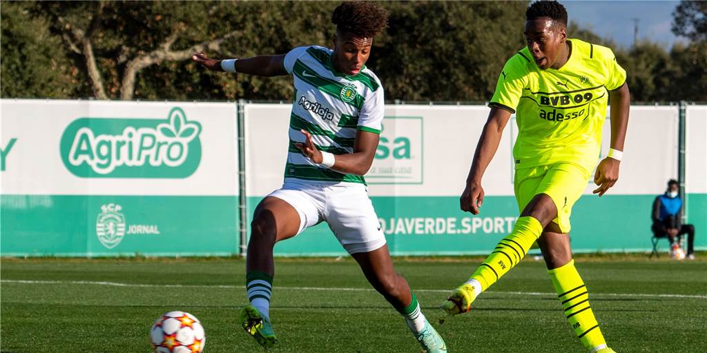Tabellenführung und Gruppensieg verloren: BVB U19 unterliegt Sporting Lissabons U19 Tabellenführung und Gruppensieg verloren: BVB U19 unterliegt Sporting Lissabons U19