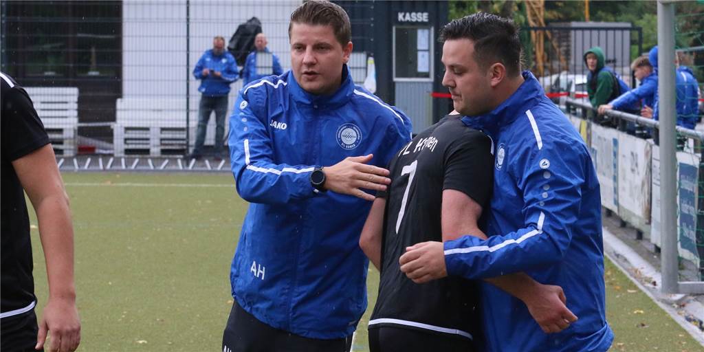 Impfdurchbruch vorm Keller-Knaller: „Ich war froh, dass ich wenigstens vorgeimpft war“ Trainer Alexander Hennig (li.) und sein VfL Kamen II treten am Sonntag zum Keller-Duell der Kreisliga A2 mit Lokalkolorit beim TSC Kamen II an.