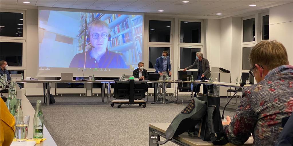 Experte zum Bauen der Zukunft: „Das Einfamilienhaus ist die schlechteste Bauweise“ Diplom-Ingenieur Jens Hasse vom Deutschen Institut für Urbanistik aus Berlin war am Dienstagabend (23. November) in den Nachhaltigkeits- und Mobilitätsausschuss zugeschaltet.