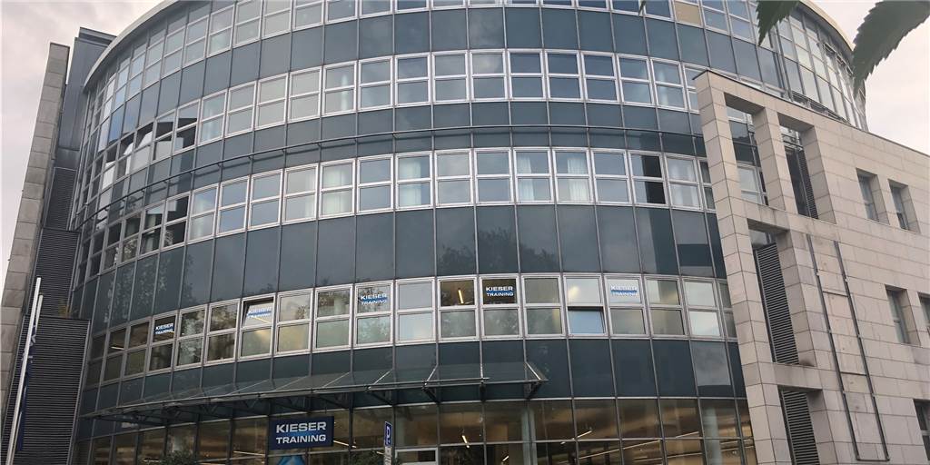 Eine große Büroimmobilie in der Dortmunder Innenstadt ist das Postbank-Gebäude. Hier hat inzwischen die Kette für Kraft und Fitness, Kieser Training, ihr Domizil.  Insgesamt wurden über 10.000 Quadratmeter neu vermietet, 1800 Quadratmeter sind noch frei.