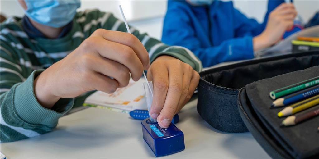 Corona-Inzidenz unter Dortmunder Grundschülern erreicht Rekordwert Und wieder ein Test im Unterricht: Das ist Alltag für Schüler – auch in Dortmund.