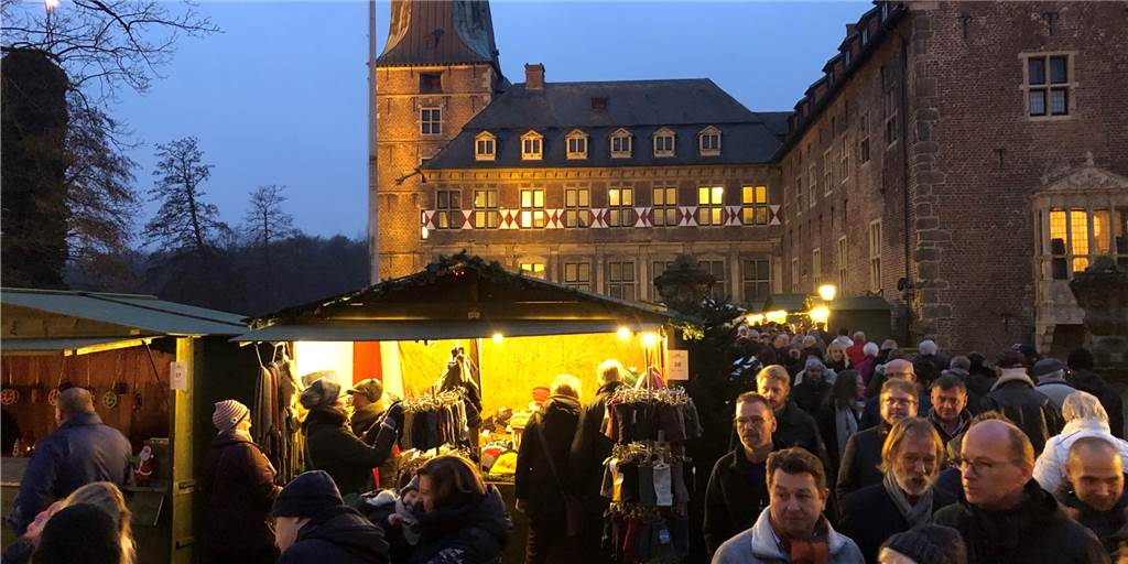Raesfelder Adventsmarkt lockt zum 25. Mal zum Schloss Unter 2G-Regeln soll der Adventsmarkt am Schloss Raesfeld in diesem Jahr stattfinden.
